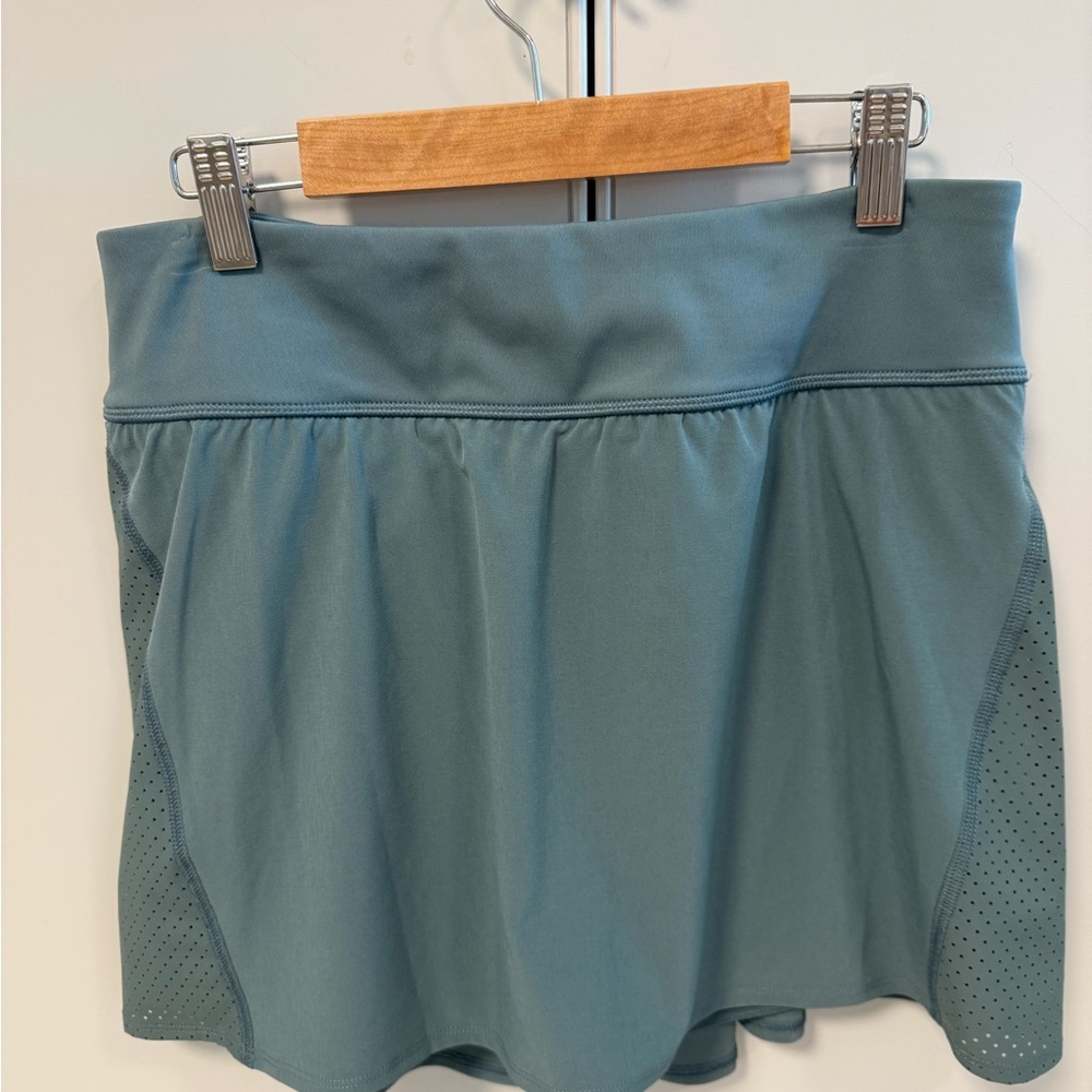 SPANXshape 14” Get Moving Skort / Size MEDIUM